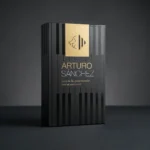 Alt tekst: Baština Arturo Sánchez – zatvorena crna poklon kutija sa zlatnim logotipom proizvođača.