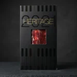 Pršut Pata Negra iz seta Baština Arturo Sánchez, u pakiranju Heritage 2021. s vidljivim šnitama.