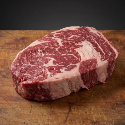 Angus Pure Grain Fed Ribeye steak na drvenoj dasci
