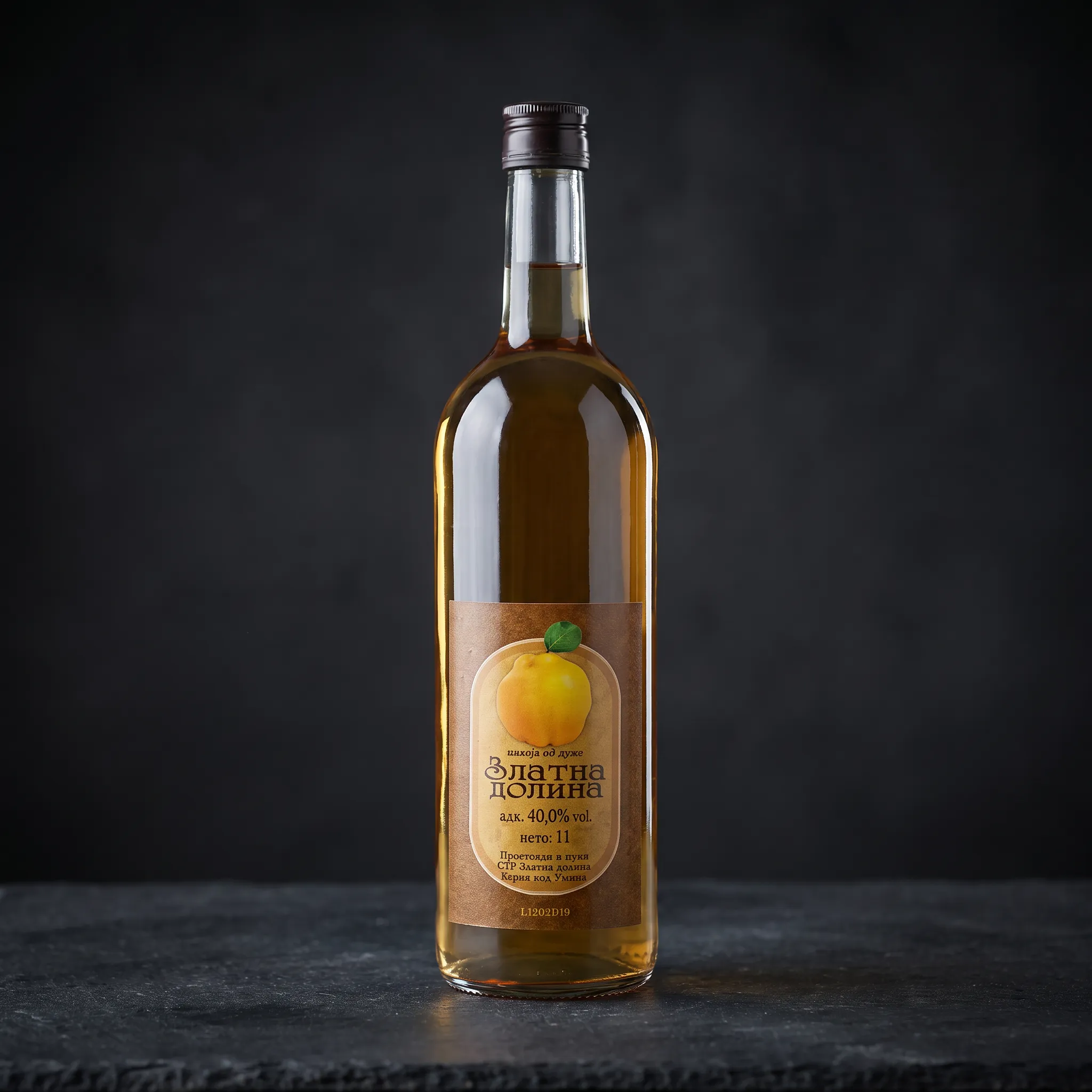 rakija-dunja-zlatna-dolina-1-l Boca od 1 litre vrhunske odležane rakije dunjevače Zlatna dolina s prepoznatljivom etiketom na tamnoj podlozi
