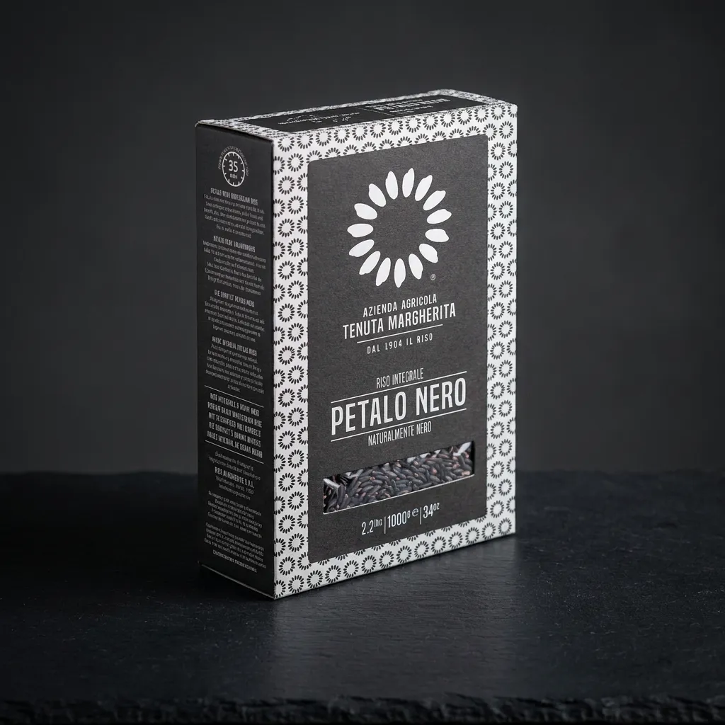 riza-petalo-nero-500-g Pakiranje integralne crne riže Petalo Nero robne marke Riso Margherita od 500 g na tamnoj podlozi
