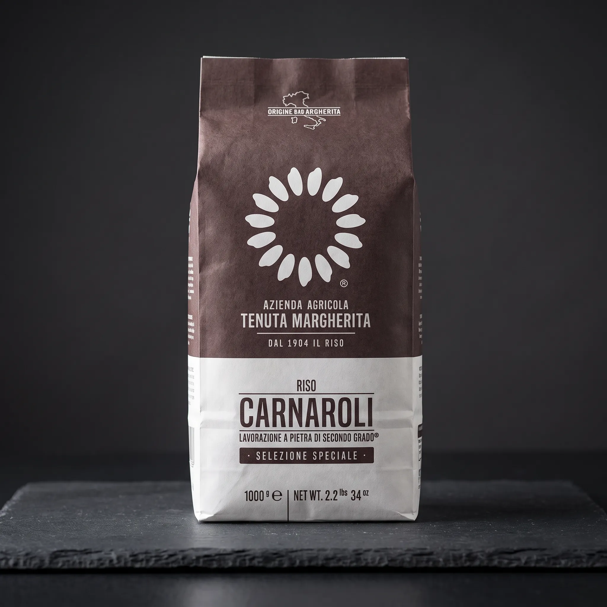 riza-carnaroli-1000-g Pakiranje vrhunske Carnaroli riže Selezione Speciale robne marke Riso Margherita od 1000 g na tamnoj podlozi